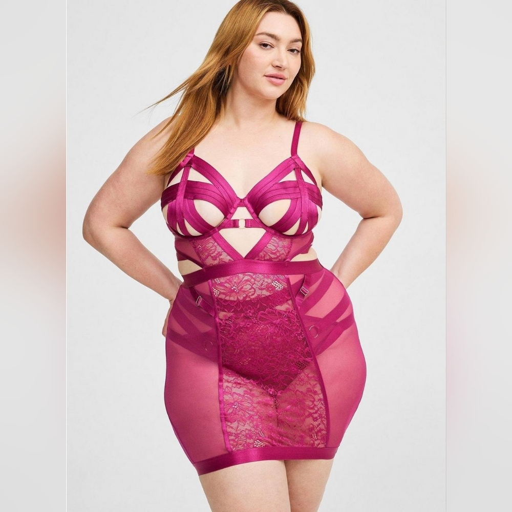 NWT - Strappy Vixen Open Cup Underwire Halter Chemise